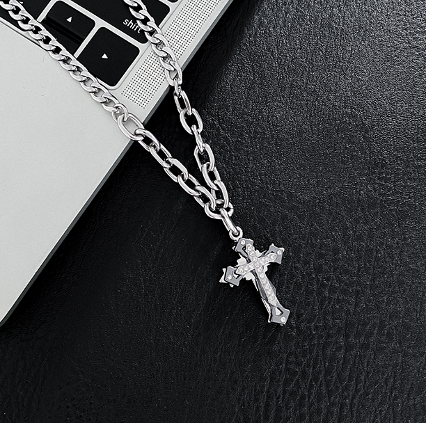 CROSS PENDANT CHAIN NECKLACE