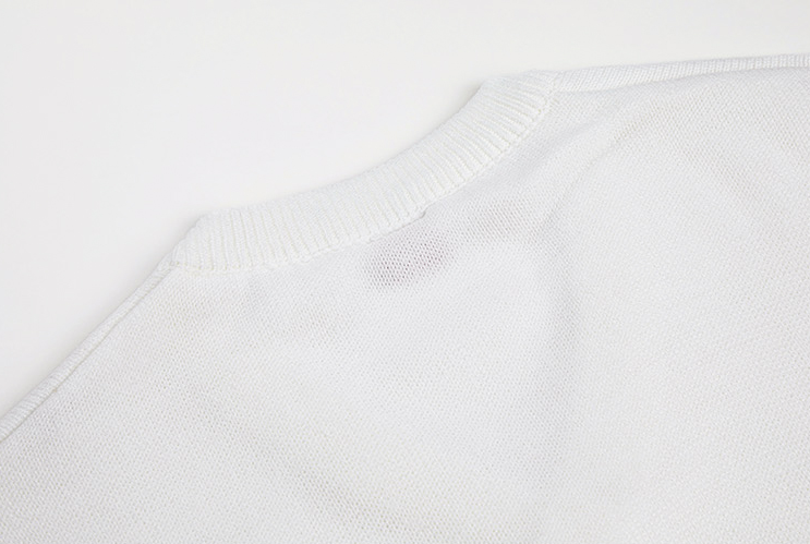 RT No. 3344 WHITE V-NECK KNITTED SWEATER