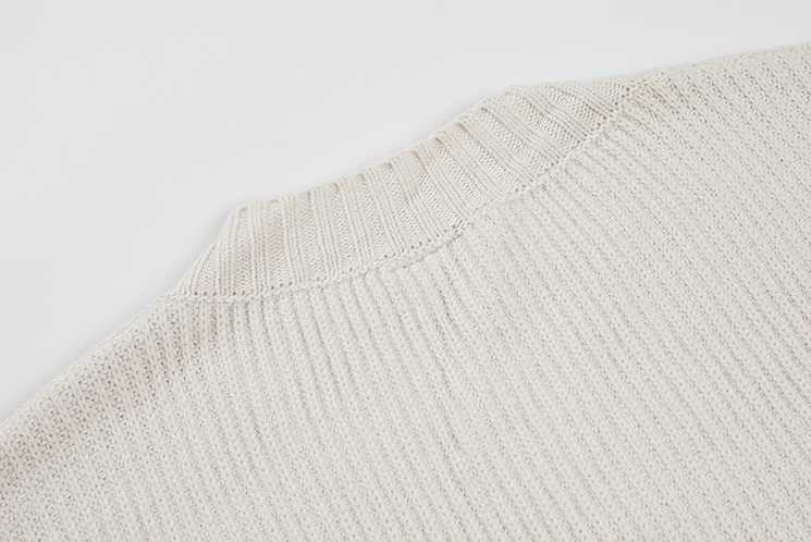 RT No. 3219 V-NECK KNITTED SWEATER