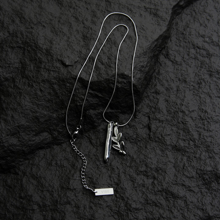 LEAF PENDANT SNAKE BONE NECKLACE