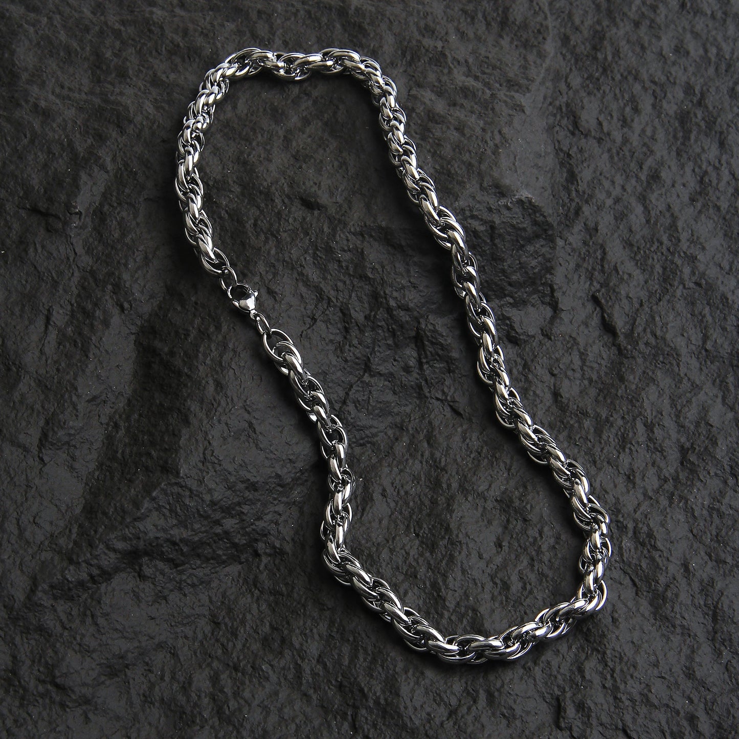 SIMPLE CHAIN NECKLACE